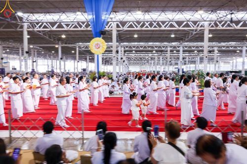 ภาพ No.178005:พิธีทอดผ้าป่าต้นสมบัติจักรพรรดิ ในวันอาทิตย์ที่ 1 ธันวาคม พ.ศ. 2567 ณ สภาธรรมกายสากล วัดพระธรรมกาย