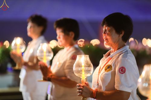 ภาพ No.77230:พิธีจุดมาฆประทีป ในวันมาฆบูชา อาทิตย์ต้นเดือนที่ 6 มีนาคม พ.ศ. 2566 ณ วัดพระธรรมกาย อ.คลองหลวง จ.ปทุมธานี