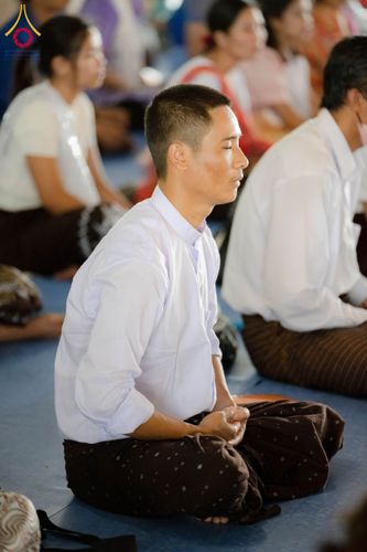 ภาพ No.143712:พิธีถวายผ้าไตร, สวดธรรมจักร, ปฏิบัติธรรม และฟังแสดงพระธรรมเทศนา ภาษาเมียนมา โดยมีสาธุชนชาวเมียนมากว่า 4,000 คน เข้าร่วมพิธี ณ มหารัตนวิหารคด วัดพระธรรมกาย วันอาทิตย์ที่ 7 กรกฎาคม พ.ศ. 2567