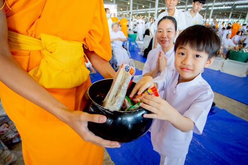 ภาพ No.227906:วันอาทิตย์ที่ 1 มิถุนายน พ.ศ. 2568 พิธีตักบาตร , พิธีบูชาข้าวพระ ณ วัดพระธรรมกาย จ.ปทุมธานี