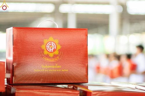 ภาพ No.210910:วันที่ 15 มีนาคม พ.ศ. 2568  บุญบรรจุกล่องไทยธรรม เพื่อถวายแด่พระสังฆาธิการ 40,000 กว่าวัดทั่วไทย ในวันคุ้มครองโลก 22 เมษายน พ.ศ. 2568