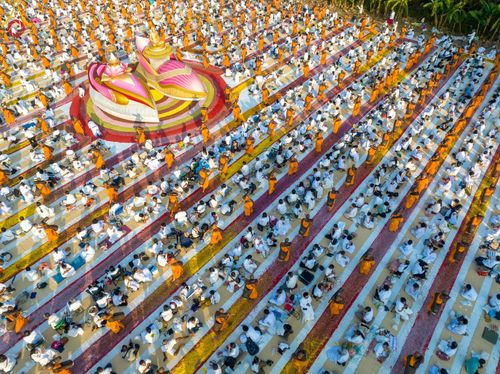ภาพ No.110426:พิธีต้อนรับพระธรรมยาตรา ในโครงการธรรมยาตรากตัญญูบูชา มหาปูชนียาจารย์ พระมงคลเทพมุนี(สด จนฺทสโร) พระผู้ปราบมาร อนุสรณ์สถาน 7 แห่ง ปีที่ 12 วันที่ 11 มกราคม พ.ศ. 2567 ณ อนุสรณ์สถานลำดับที่ 3 สถานที่เกิดใหม่ในเพศสมณะ วัดสองพี่น้อง จ.สุพรรณบุรี