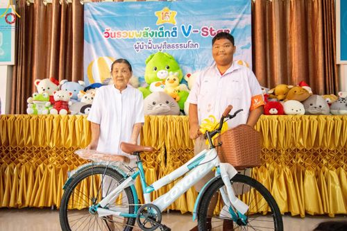 ภาพ No.104936:วันรวมพลังเด็กดี V-star ผู้นำฟื้นฟูศีลธรรมโลก จังหวัดกำแพงเพชร ณ ศูนย์ปฏิบัติธรรมกำแพงเพชร ในอุปถัมภ์พระพรหมวชิรปัญญาจารย์ วันที่ 22 ธันวาคม พ.ศ. 2566