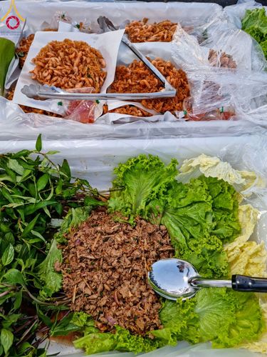 ภาพ No.106724:พิธีถวายภัตตาหารเป็นสังฆทาน แด่คณะพระธรรมยาตราฯ ในโครงการธรรมยาตรากตัญญูบูชา มหาปูชนียาจารย์ พระมงคลเทพมุนี(สด จนฺทสโร) พระผู้ปราบมาร อนุสรณ์สถาน 7 แห่ง ปีที่ 12 วันที่ 6 มกราคม พ.ศ. 2567 ณ อนุสรณ์สถานโลตัสแลนด์ จ.สุพรรณบุรี