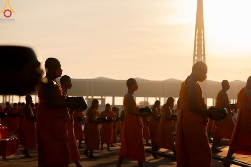 ภาพ No.105281:พิธีตักบาตรฉลองพระบวชใหม่ รุ่นบูชาธรรมมหาปูชนียาจารย์ และต้อนรับศักราชใหม่ วันจันทร์ที่ 1 มกราคม พ.ศ. 2567 ณ ลานธรรมพระมหาธรรมกายเจดีย์ วัดพระธรรมกาย