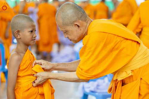 ภาพ No.215807:วันเสาร์ที่ 5 เมษายน พ.ศ. 2568 พิธีขอบรรพชา พิธีขอสรณคมน์และศีล  พิธีขอนิสสัย พิธีถวายบาตร ในโครงการบรรพชาสามเณรฟื้นฟูพระพุทธศาสนาทั่วไทย , โครงการหน่อแก้วเปรียญธรรม รุ่นที่ 13 ,  โครงการสามเณรยุวธรรมทายาท รุ่นที่ 33 , โครงการสามเณรมัชฌิมธรรมทายาท รุ่นที