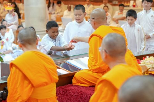 ภาพ No.169424:พิธีทอดกฐินสามัคคี เพื่อสนับสนุนการเผยแผ่พระพุทธศาสนาวิชชาธรรมกาย ณ วัดพระธรรมกายลอนดอน สหราชอาณาจักร วันอาทิตย์ที่ 20 ตุลาคม พ.ศ. 2567