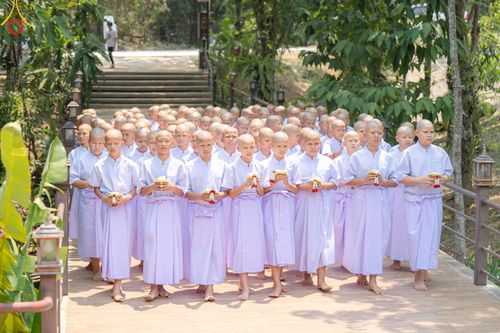 ภาพ No.135086: พิธีบรรพชาสามเณร  พิธีตักบาตรฉลองสามเณรใหม่ วันที่ 1 เมษายน พ.ศ.2567 ในโครงการบรรพชาสามเณรฟื้นฟูพระพุทธศาสนาทั่วไทย ณ ศูนย์ปฏิบัติธรรมแก้วเมืองเลย