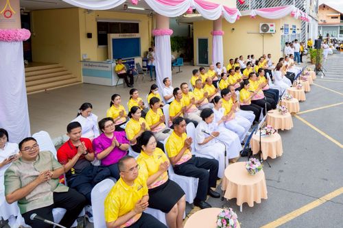 ภาพ No.241922:วันอาทิตย์ที่ 31 สิงหาคม พ.ศ. 2568 พิธีทำบุญแด่คณะสงฆ์ 122 รูป ฉลอง 121 ปี อำเภอคลองหลวง จ.ปทุมธานี เพื่อนำส่งช่วยเหลือคณะสงฆ์ 323 วัด 4 จังหวัดชายแดนภาคใต้ และช่วยเหลือประชาชนจากเหตุปะทะ แนวชายแดนไทย-กัมพูชา ณ บริเวณหน้าที่ว่าการอำเภอคลองหลวง 