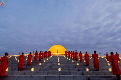 ภาพ No.241014:วันพุธที่ 27 สิงหาคม พ.ศ. 2568 พิธีจุดประทีป ในวันธรรมชัย ณ วัดพระธรรมกาย