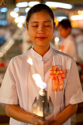 ภาพ No.253670:วันที่ 10 ตุลาคม พ.ศ. 2568 พิธีจุดประทีปบูชาพระผู้ปราบมาร, พิธีจุดประทีปบนพระมหาธรรมกายเจดีย์  20,000 ดวง เนื่องในวันคล้ายวันเกิดครบรอบ 141 ปี พระมงคลเทพมุนี (สด จนฺทสโร)