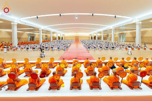 ภาพ No.237869:วันอาทิตย์ที่ 10 สิงหาคม พ.ศ. 2568 พิธีถวายไทยธรรมมุทิตาเปรียญธรรมและบาลีศึกษา ณ ห้องแก้วสารพัดนึก2 วัดพระธรรมกาย ปทุมธานี