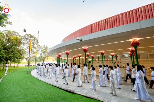 ภาพ No.244571:วันเสาร์ที่ 6 กันยายน พ.ศ. 2568 พิธีเวียนประทักษิณ และวันทาสีมาของนาคธรรมทายาท โครงการอุปสมบทหมู่บูชาธรรมครบรอบ 108 ปี วันครูผู้ค้นพบวิชชาธรรมกาย ณ โบสถ์พระไตรปิฎก วัดพระธรรมกาย