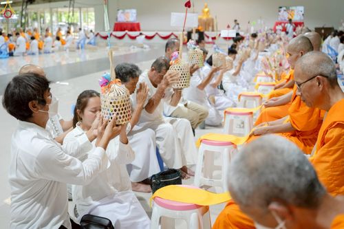 ภาพ No.248304:วันอาทิตย์ที่ 21 กันยายน พ.ศ. 2568 พิธีตักบาตร, พิธีทอดผ้าป่าบำรุงธุดงคสถานล้านนา, พิธีถวายกองทุนการศึกษาพระบาลี, พิธีถวายสลากภัตเป็นสังฆทาน เนื่องในโอกาสครบรอบ 39 ปี ธุดงคสถานล้านนา ณ ธุดงคสถานล้านนา อ.สันทราย จ.เชียงใหม่
