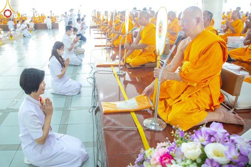 ภาพ No.205718:พิธีสวดพระพุทธมนต์ และถวายภัตตาหารเมนูสวรรค์แด่พระภิกษุ สามเณร วันจันทร์ที่ 3 กุมภาพันธ์ พ.ศ. 2568 ณ หอฉันคุณยายอาจารย์ฯ วัดพระธรรมกาย