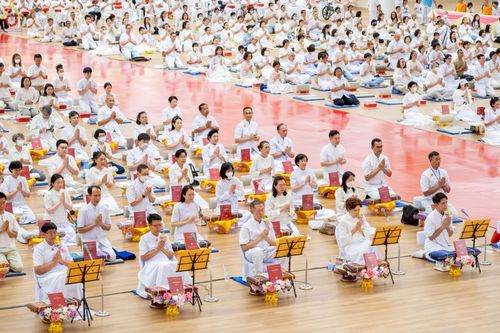 ภาพ No.228355:วันอาทิตย์ที่ 8 มิถุนายน พ.ศ. 2568 พิธีถวายทุนสนับสนุนพระไตรปิฎกฉบับธรรมชัย และอนุรักษ์คัมภีร์โบราณ ณ ห้องแก้วสารพัดนึก 2 วัดพระธรรมกาย