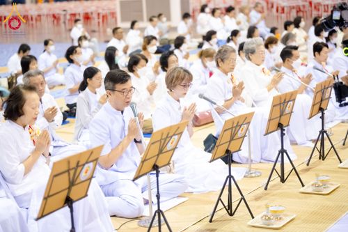 ภาพ No.203709:พิธีถวายภัตตาหารเป็นสังฆทาน แด่พระธรรมยาตรา ณ วัดพระธรรมกาย ตำบลคลองสาม อำเภอคลองหลวง จังหวัดปทุมธานี ในโครงการธรรมยาตรา กตัญญูบูชา มหาปูชนียาจารย์ พระมงคลเทพมุนี(สด จนฺทสโร) พระผู้ปราบมาร อนุสรณ์สถาน 7 แห่ง ปีที่ 13 วันที่ 30 มกราคม พ.ศ. 2568