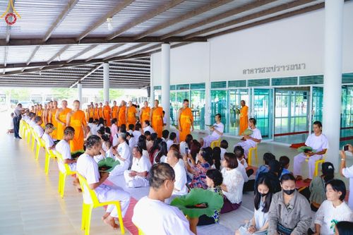 ภาพ No.186493:พิธีตัดปอย ปลงผม เวียนประทักษิณ  มอบบาตรผ้าไตร ขอขมาผู้ปกครอง และพิธีบรรพชาอุปสมบท  โครงการอุปสมบทหมู่บูชาธรรมมหาปูชนียาจารย์  ประจำปี 2567 ณ ศูนย์ปฏิบัติธรรมภาคใต้และวัดคงคาเลียบ อ.บางกล่ำ จ.สงขลา วันอาทิตย์ที่ 8 ธันวาคม พ.ศ. 2567