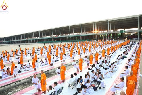 ภาพ No.180032:พิธีปลงผมนาคธรรมทายาท ในโครงการอุปสมบทหมู่ บูชาธรรมมหาปูชนียาจารย์ (ศูนย์อบรมวัดพระธรรมกาย) วันที่ 1 ธันวาคม พ.ศ. 2567 ณ ลานธรรมหารัตนวิหารคด วัดพระธรรมกาย จ.ปทุมธานี