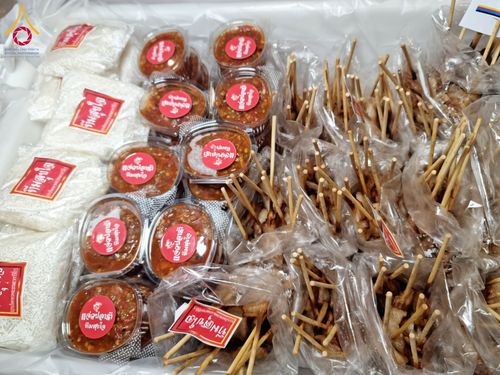 ภาพ No.202340:พิธีถวายภัตตาหารเป็นสังฆทาน แด่พระธรรมยาตรา ณ วัดพระธรรมกาย ตำบลคลองสาม อำเภอคลองหลวง จังหวัดปทุมธานี ในโครงการธรรมยาตรา กตัญญูบูชา มหาปูชนียาจารย์ พระมงคลเทพมุนี(สด จนฺทสโร) พระผู้ปราบมาร อนุสรณ์สถาน 7 แห่ง ปีที่ 13 วันที่ 27 มกราคม พ.ศ. 2568