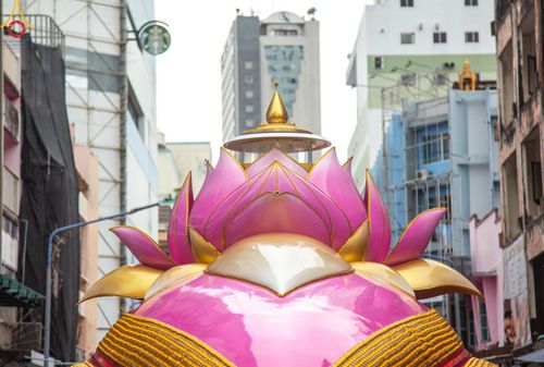 ภาพ No.128521:พิธีอัญเชิญพระบรมสารีริกธาตุ " ใจกลางเมืองนครหาดใหญ่ " เพื่อประดิษฐาน ณ มหารัตนเจดีย์สิริปทุมสวรรค์ (เจดีย์อริยพุทธะ 5 พระองค์) ศูนย์ปฏิบัติธรรมภาคใต้ อ.บางกล่ำ จ.สงขลา  วันที่ 9 มีนาคม พ.ศ. 2567 (ชุดที่ 2)