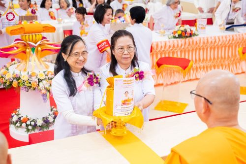 ภาพ No.175048:พิธีทอดกฐิน วัดพระธรรมกายซิลิคอนวัลเลย์ มลรัฐแคลิฟอร์เนีย ประเทศสหรัฐอเมริกา บูชาธรรม 80 ปี หลวงพ่อธัมมชโย โดยคณะศิษยานุศิษย์วัดพระธรรมกาย วันที่ 27 ตุลาคม พ.ศ. 2567