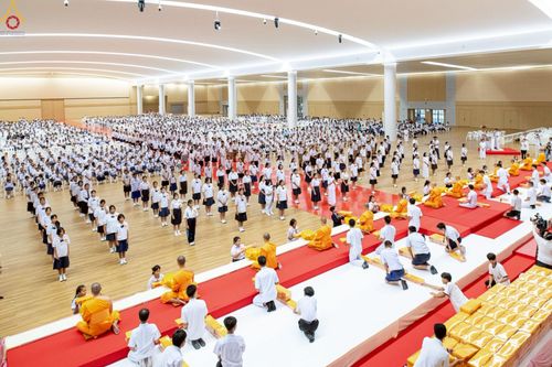 ภาพ No.245953:วันเสาร์ที่ 13 กันยายน พ.ศ. 2568 พิธีมอบผ้าไตรประธานกฐินสัมฤทธิ์เด็กดี V-Star ณ สภาธรรมกายสากล วัดพระธรรมกาย