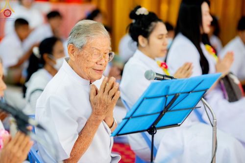 ภาพ No.195237:พิธีทอดผ้าป่าทำนุบำรุงศาสนสถาน ณ วัดพรสวรรค์ ต.หนองบ่อ อ.สองพี่น้อง จ.สุพรรณบุรี ในโครงการธรรมยาตรา กตัญญูบูชา มหาปูชนียาจารย์ พระมงคลเทพมุนี(สด จนฺทสโร) พระผู้ปราบมาร อนุสรณ์สถาน 7 แห่ง ปีที่ 13 วันที่ 13 มกราคม พ.ศ. 2568
