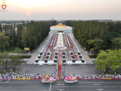 ภาพ No.202047:พิธีต้อนรับพระธรรมยาตรา ณ อนุสรณ์สถานลำดับที่ 7 สถานที่ขยายวิชชาธรรมกาย วัดพระธรรมกาย ต.คลองสาม อ.คลองหลวง จ.ปทุมธานี ในโครงการธรรมยาตรา กตัญญูบูชา มหาปูชนียาจารย์ พระมงคลเทพมุนี(สด จนฺทสโร) พระผู้ปราบมาร อนุสรณ์สถาน 7 แห่ง ปีที่ 13 วันที่ 26 มกราคม 2568