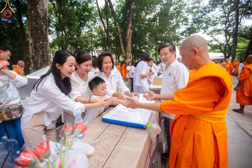 ภาพ No.162374:วันมหาปวารณาออกพรรษา วันพฤหัสบดีที่ 17 ตุลาคม พ.ศ. 2567 (ขึ้น 15 ค่ำ เดือน 11 ) ณ อุโบสถ วัดพระธรรมกาย