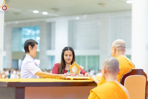 ภาพ No.124675:พิธีมอบโล่วัชรเกียรติยศ โครงการตอบปัญหาศีลธรรมเพื่อสันติภาพโลก (World-PEC) ต่างประเทศ ครั้งที่ 17 ณ ห้องแก้วสารพัดนึก 1 วัดพระธรรมกาย ในวันมาฆบูชา เสาร์ที่ 24 กุมภาพันธ์ พ.ศ. 2567