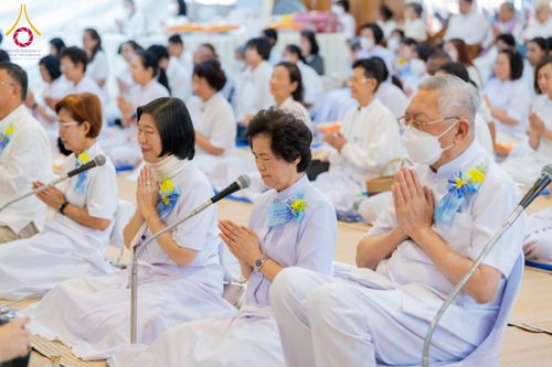 ภาพ No.195915:พิธีถวายภัตตาหารเป็นสังฆทาน แด่พระธรรมยาตรา ณ วัดโบสถ์(บน) ตำบลบางคูเวียง อำเภอบางกรวย จังหวัดนนทบุรี ในโครงการธรรมยาตรา กตัญญูบูชา มหาปูชนียาจารย์ พระมงคลเทพมุนี(สด จนฺทสโร) พระผู้ปราบมาร อนุสรณ์สถาน 7 แห่ง ปีที่ 13 วันที่ 16 มกราคม พ.ศ. 2568