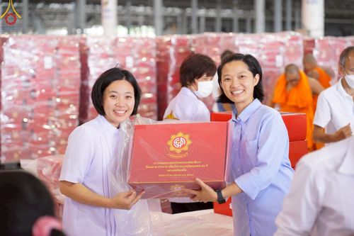 ภาพ No.214369:วันที่ 29 มีนาคม พ.ศ.2568 กิจกรรมใส่ถุงซิปกล่องไทยธรรม เพื่อรักษาความประณีตของกล่องไทยธรรม ในทุกสภาพอากาศ ณ บ้านแก้วเรือนทองคุณยาย วัดพระธรรมกาย