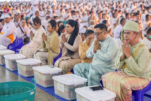 ภาพ No.209368:วันอาทิตย์ที่ 2 มีนาคม พ.ศ. 2568 พิธีตักบาตร ข้าวสารอาหารแห้ง ณ บ้านแก้วเรือนทองคุณยายฯ สภาธรรมกายสากล วัดพระธรรมกาย