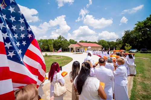 ภาพ No.234636:วันอาทิตย์ที่ 20 กรกฎาคม  พ.ศ.2568 พิธีทอดผ้าป่าภาคพื้นอเมริกา พิธีเจริญพระพุทธมนต์ ฉลองอาคารแก้วธรรมชัยรัตนอนันต์ วัดพระธรรมกายเทนเนสซี ประเทศสหรัฐอเมริกา