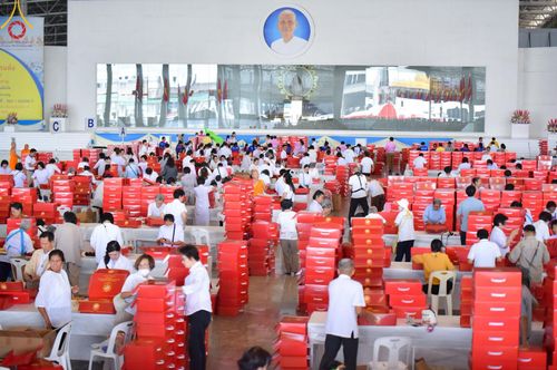 ภาพ No.212061:วันจันทร์ที่ 17 มีนาคม พ.ศ. 2568 บุญบรรจุกล่องไทยธรรม เพื่อถวายแด่พระสังฆาธิการ 40,000 กว่าวัดทั่วไทย ในวันคุ้มครองโลก 22 เมษายน พ.ศ. 2568 ณ บ้านแก้วเรือนทองคุณยายฯ วัดพระธรรมกาย