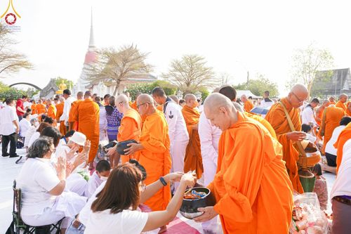 ภาพ No.58154:พิธีตักบาตรพระภิกษุและสามเณร 180 รูป ณ ลานองค์พระสมุทรเจดีย์ จ.สมุทรปราการ วันเสาร์ที่ 27 เมษายน พ.ศ. 2567