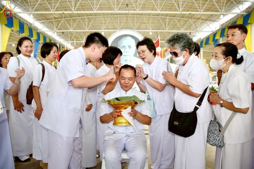 ภาพ No.223185:วันที่ 2 -10 พฤษภาคม พ.ศ. 2568 พิธีตัดปอยผม ปลงผม พิธีขอขมาลาอุปสมบทอุทิศชีวิต ของอุบาสก พิสิทธิ์ หมื่นแกล้ว  ณ วัดพระธรรมกาย