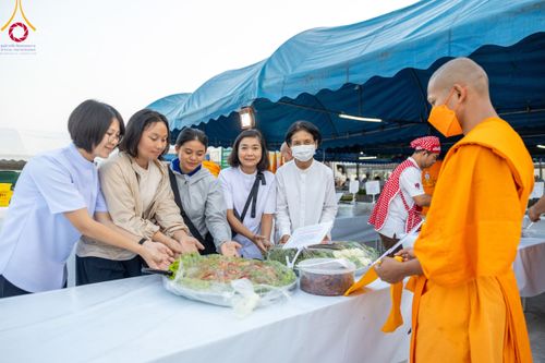 ภาพ No.109922:ถวายภัตตาหารเป็นสังฆทาน แด่คณะพระธรรมยาตราฯ ปีที่ 12 วันที่ 11 มกราคม พ.ศ. 2567 ณ อนุสรณ์สถานคลองบางนางแท่น  อ.สามพราน จ.นครปฐม