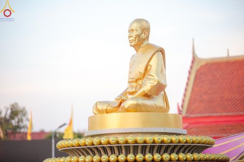 ภาพ No.194215:พระธรรมยาตราปฏิบัติธรรม และถ่ายภาพหมู่ประวัติศาสตร์ ณ วัดสองพี่น้อง ต.ต้นตาล อ.สองพี่น้อง จ.สุพรรณบุรี ในโครงการธรรมยาตรา กตัญญูบูชา มหาปูชนียาจารย์ พระมงคลเทพมุนี(สด จนฺทสโร) พระผู้ปราบมาร อนุสรณ์สถาน 7 แห่ง ปีที่ 13 วันที่ 12 มกราคม พ.ศ. 2568
