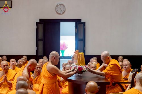 ภาพ No.233181:วันที่ 11 กรกฏาคม พ.ศ. 2568 พิธีอธิษฐานพรรษา ของคณะสงฆ์ ณ โบสถ์พระไตรปิฎก วัดพระธรรมกาย ต.คลองสาม อ.คลองหลวง จ.ปทุมธานี