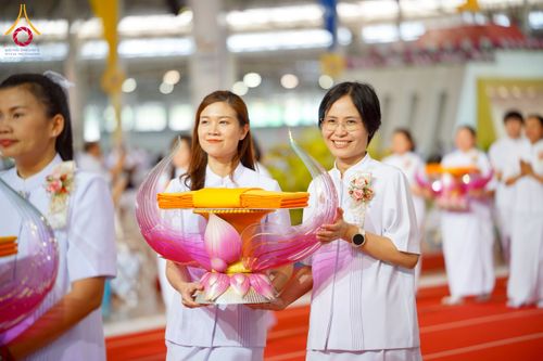 ภาพ No.215425:วันอาทิตย์ต้นเดือนที่ 6 เมษายน พ.ศ. 2568 ขบวนอัญเชิญผ้าป่าสมทบ มหาสังฆทาน 40,000 กว่าวัดทั่วประเทศ ณ สภาธรรมกายสากล วัดพระธรรมกาย