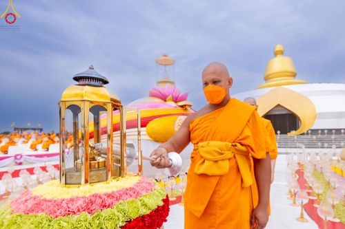 ภาพ No.118220:พิธีจุดประทีปถวายเป็นพุทธบูชา และบูชาธรรมมหาปูชนียาจารย์ พระมงคลเทพมุนี(สด จนฺทสโร) วันที่ 24 มกราคม พ.ศ. 2567 ณ อนุสรณ์สถานบางปลา อ.บางเลน จ.นครปฐม