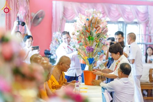 ภาพ No.197391:พิธีเจริญพระพุทธมนต์ ปฏิบัติธรรม มอบทุนการศึกษา ถวายสังฆทาน 108 วัด เพื่อถวายเป็นพุทธบูชา และขับเคลื่อนโครงการหมู่บ้านรักษาศีล 5 โดยคณะสงฆ์จังหวัดนนทบุรี คณะศิษยานุศิษย์วัดพระธรรมกาย โครงการธรรมยาตรา ปีที่ 13 ณ วัดตะเคียน อ.บางกรวย จ.นนทบุรี