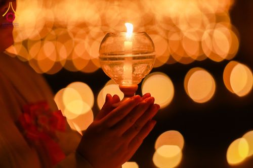 ภาพ No.130657:พิธีจุดโคมประทีปถวายเป็นพุทธบูชา ในโครงการบรรพชา 1,250 รูป ณ มหาวิหารมายาเทวี แดนประสูติ สวนลุมพินี ประเทศเนปาล วันที่ 9 มีนาคม พ.ศ. 2567