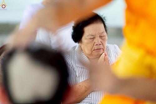 ภาพ No.228660:วันอังคารที่ 10 มิถุนายน พ.ศ. 2568 (วันพระ ขึ้น 15 ค่ำ เดือน 7) พิธีบุพเปตพลี ครั้งที่ 165 อุทิศบุญแด่หมู่ญาติที่ล่วงลับไปแล้ว และสืบทอดอายุพระพุทธศาสนา ณ หอฉันคุณยายอาจารย์ฯ วัดพระธรรมกาย