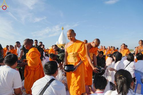 ภาพ No.211952:วันจันทร์ที่ 17 มีนาคม พ.ศ. 2568 พิธีตักบาตรพระกว่า 300 รูป ฉลองพิธีประดิษฐานพระบรมสารีริกธาตุ ณ ปทุมเจดีย์ เจดีย์พระพุทธเจ้า 5 พระองค์ ศูนย์อบรมเยาวชนปัตตานี บ้านโคกดีปลี ตำบลตุยง อำเภอหนองจิก จังหวัดปัตตานี