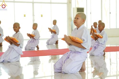 ภาพ No.134879:พิธีตัดปอยผม พิธีขอขมารับผ้าไตร พิธีบรรพชา และพิธีถวายบาตร ในโครงการบรรพชาสามเณร ฟื้นฟูพระพุทธศาสนาทั่วไทย  ณ ศูนย์ปฏิบัติธรรมและศูนย์อบรมเยาวชนเพชรบุรี ต.ท่าแลง อ.ท่ายาง จ.เพชรบุรี