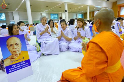 ภาพ No.101698:พิธีขอบรรพชา, พิธีขอสรณคมน์และศีล, พิธีถวายบาตร ในโครงการอุปสมบทหมู่ รุ่นบูชาธรรมมหาปูชนียาจารย์ ณ วัดพระธรรมกาย วันที่ 9 ธันวาคม พ.ศ. 2566