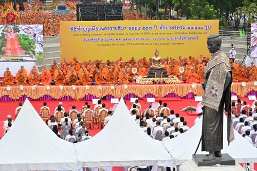 ภาพ No.210313:วันอาทิตย์ที่ 9 มีนาคม พ.ศ. 2568 พ่อเมืองโคราชจัดตักบาตรพระหมื่น ทำบุญเมือง 557 ปี